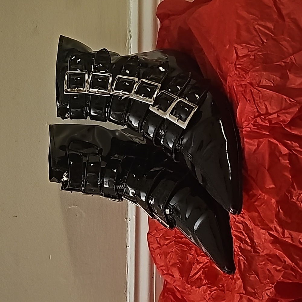 GOTH PIKES! Winklepicklers witchy boots